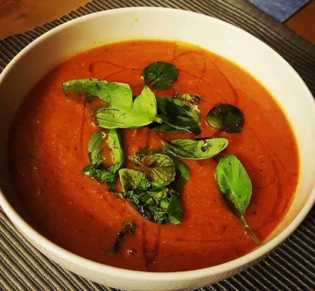 Tomato, cauliflower and chickpea soup